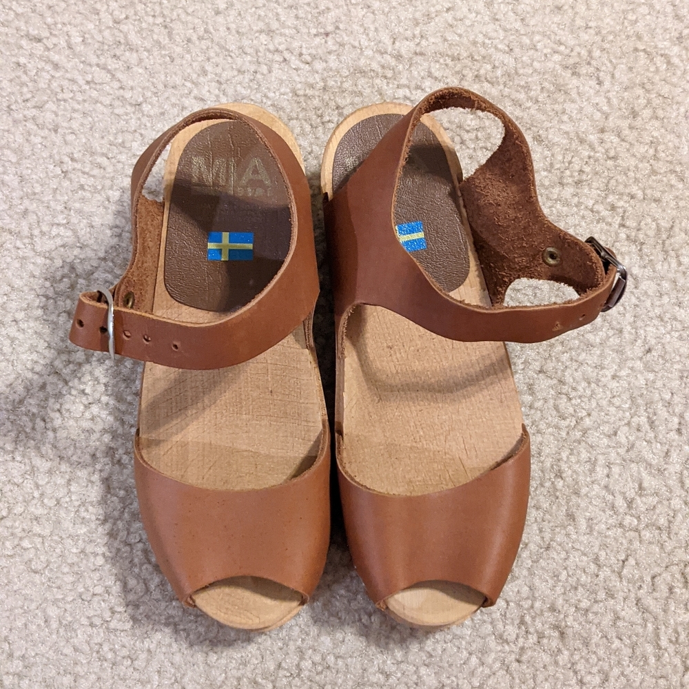 EUC Swedish Mia Anja Clog size 5